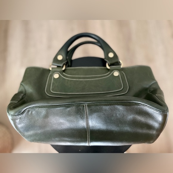100% AUTHENTIC, like-new & barely used, Céline Boogie Bag in Olive Green Leather - Picture 10 of 16